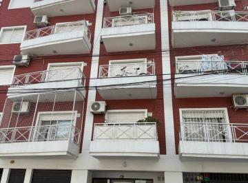 Departamento de 3 ambientes, Velez Sarsfield · 3 Ambientes Al Frente con Balcón y Cochera Fija y Cubierta.