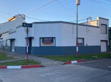 Casa de 8 ambientes, La Plata · Esquina en Venta Sobre Av 7. Comercial/vivienda.