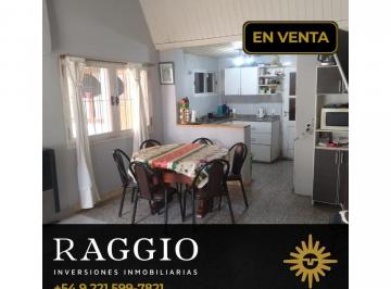 Casa · 120m² · 4 Ambientes · 1 Cochera · Casa de 4 Ambientes en El Centro de El Bolsón (Ez - 44)