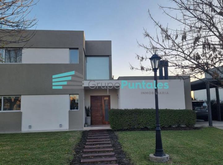 Casa · 262m² · 5 Ambientes · 2 Cocheras