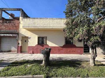 PH de 3 ambientes, Lanús · Linda Casa PH Al Frente 3 Ambientes con Patio y Terraza