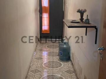 Casa · 74m² · 3 Ambientes · Casa/ph de 3 Ambientes con Patio y Lavadero Caseros, Tres de Febrero