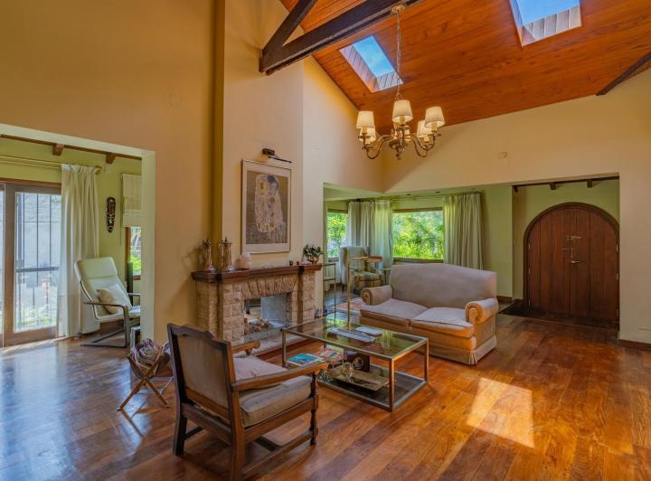 Casa · 400m² · 6 Ambientes · 1 Cochera