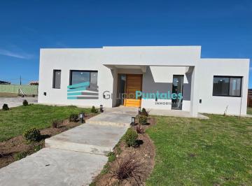 Casa · 188m² · 4 Ambientes · 2 Cocheras · Casa en Una Planta en Barrio Lagos de Canning a Estrenar