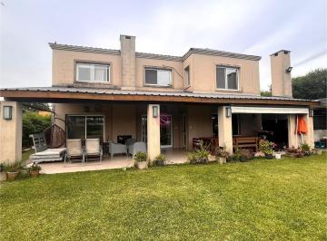 Casa · 294m² · 7 Ambientes · 2 Cocheras · Casa Chalet en Venta en San Agustín, Villanueva, Tigre
