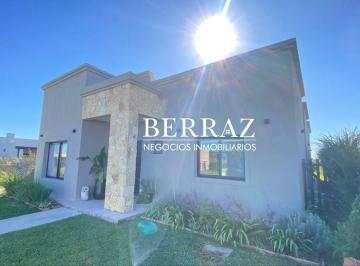 Casa · 156m² · 5 Ambientes · 2 Cocheras · Casa Venta 3 Dorm. Barrio Santa Lucia Lote de 655 m² Pilar del Este