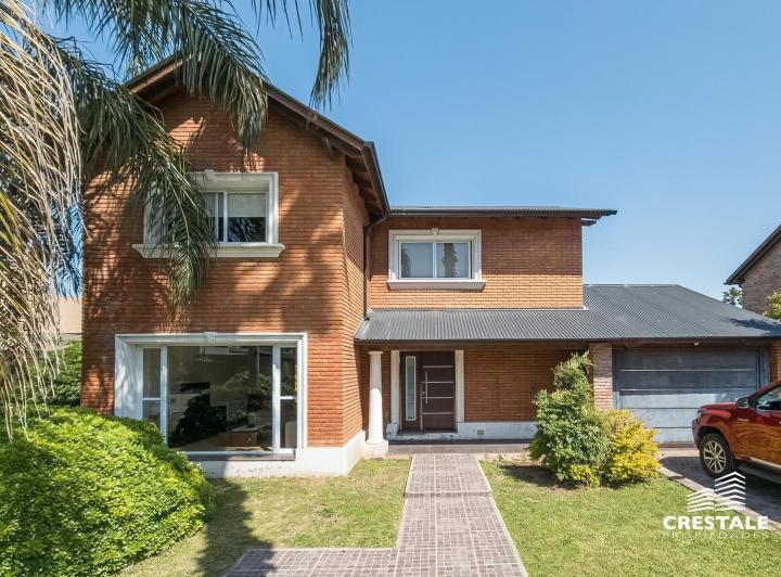 Casa · 239m² · 6 Ambientes · 2 Cocheras