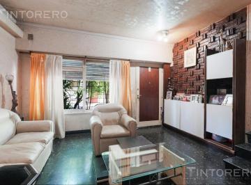 PH · 136m² · 5 Ambientes · 1 Cochera · PH en Venta 5 Ambientes en Flores Terraza, Patio y Balcones.