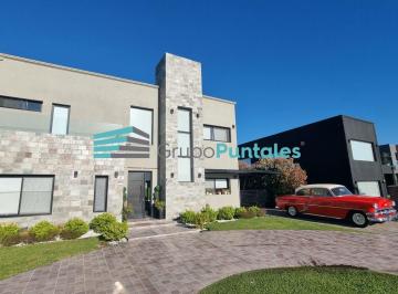 Casa · 260m² · 6 Ambientes · 2 Cocheras · Hermosa Casa en Barrio Lagos de Canning con 5 Dorm. y Piscina