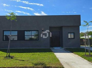 Casa · 150m² · 4 Ambientes · 2 Cocheras · Casa en Venta en San Ramón, Pilar del Este, Pilar