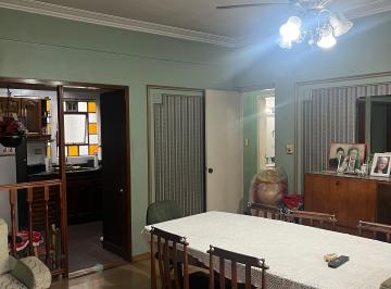 Departamento de 3 ambientes, Parque Avellaneda · Dpto. 3 Amb. en Venta. 2° Do Piso por Escalera. Bajas Expensas