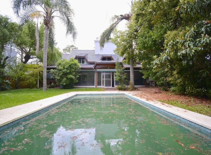 Casa · 172m² · 5 Ambientes · 3 Cocheras
