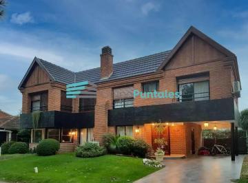 Casa · 306m² · 6 Ambientes · 2 Cocheras · Importante Casa en Country Venado en Canning con 5 Habitaciones, Apto Credito