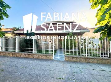 Casa · 200m² · 6 Ambientes · 3 Cocheras · Casa en Venta de 5 Ambientes en Luis Guillon