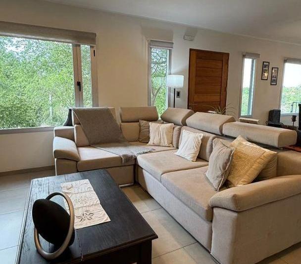 Casa · 166m² · 3 Ambientes · 2 Cocheras