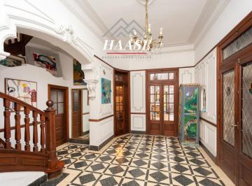 Casa · 340m² · 5 Ambientes · 2 Cocheras · Venta Amplia Casa - 340 m² - Ideal Consultorios - Centro Médico