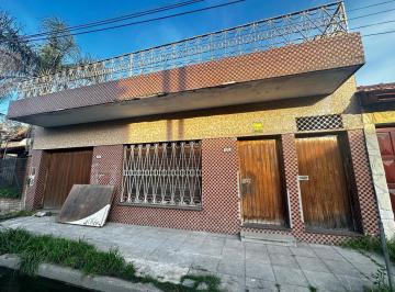Casa · 160m² · 3 Ambientes · 3 Cocheras · Venta Casa 3 Ambientes Lanus Oeste