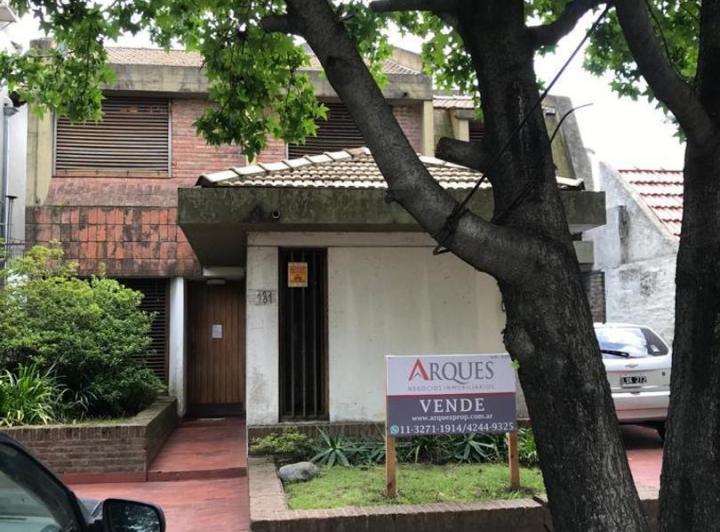 Casa · 170m² · 5 Ambientes · 2 Cocheras