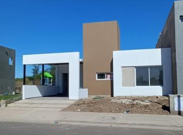 Casa · 126m² · 3 Ambientes · 1 Cochera · Se Vende Casa de 2 Dorm a Estrenar en Docta - Malagueño