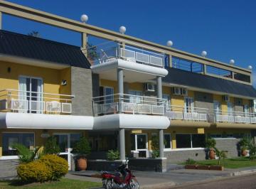 Hotel de 37 ambientes, Federación · Excelente Hotel a m del Lago y Parque Termal.