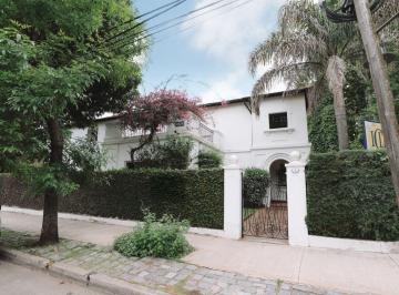 Casa de 8 ambientes, San Isidro · Chalet Estilo Colonial con Gran Potencial – en El Corazón Residencial de Beccar
