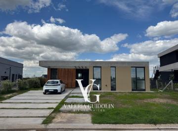 Casa · 850m² · 5 Ambientes · 4 Cocheras · Casa en San Sebastian a Estrenar