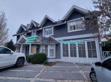 Casa · 300m² · 6 Ambientes · 1 Cochera · Casa - Echeverria del Lago