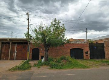 Casa · 148m² · 7 Ambientes · 2 Cocheras · Venta Casa - Terreno - Lavalle y Bv. Segui