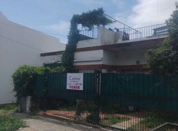 Casa de 3 ambientes, Quilmes · Casa con Departamento y Galpón – Excelente Potencial y Ubicación