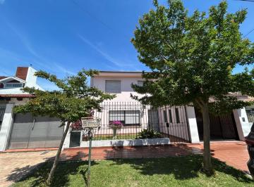 Casa · 110m² · 5 Ambientes · 2 Cocheras · Casa en Turdera