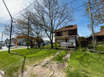 Casa · 180m² · 4 Ambientes · 1 Cochera · Casa 4 Amb en Esquina - Sobre Av Edison