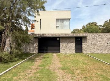 Casa · 180m² · 6 Ambientes · 2 Cocheras · Casa de 4 Dorm. en Venta en Villa del Plata Casco Punta Lara