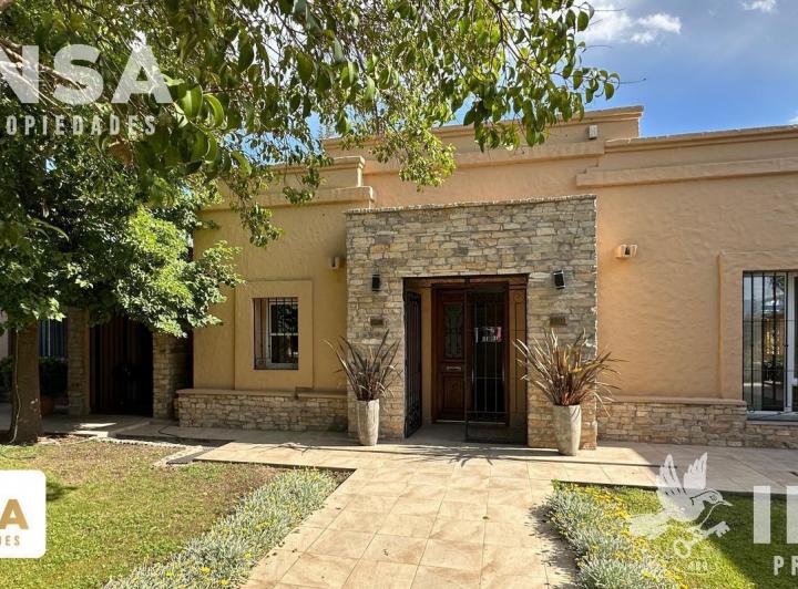 Casa · 637m² · 5 Ambientes · 2 Cocheras