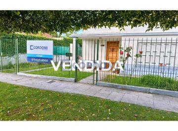 Casa · 110m² · 3 Ambientes · 2 Cocheras · Vendida! Casa en Quilmes Oeste de 3 Ambientes con Garaje Pasante