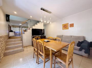 Casa · 67m² · 4 Ambientes · 1 Cochera · Venta Casa 2 Dorm. Oportunidad Patio y Cochera