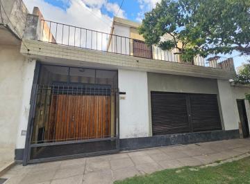 PH de 3 ambientes, Morón · En Venta - Casa American, con Garage, Patio y Fondito Haedo Norte