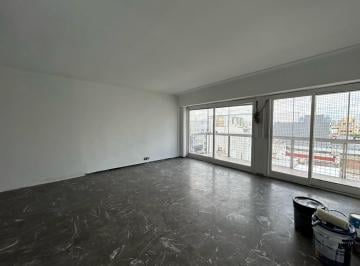 Departamento · 130m² · 4 Ambientes · 1 Cochera · Departamento en Flores 4 Ambientes - Venta o Alquiler