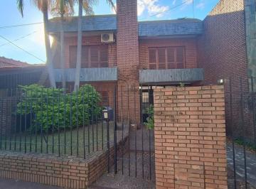 Casa · 555ha · 4 Ambientes · 2 Cocheras · Casa con Pileta y Gran Jardín en Alberdi