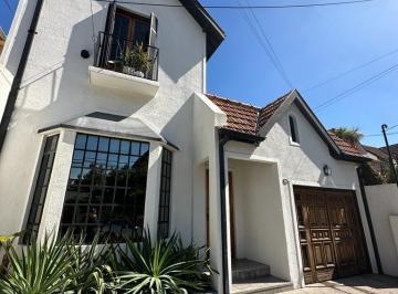Casa · 235m² · 6 Ambientes · 4 Cocheras · Casa en Venta en Vicente López, G. B. a. Zona Norte, Argentina