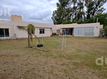 Casa · 265m² · 6 Ambientes · 2 Cocheras · Hermosa Casa en Fincas del Sur 2
