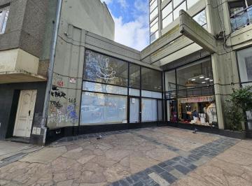 Local comercial · 67m² · Local Comercial a m de Av Luro