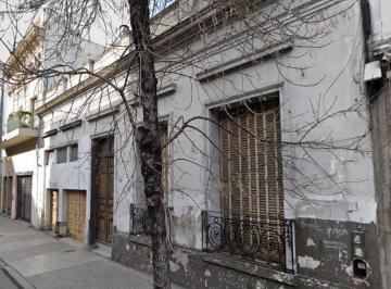 Terreno · 323m² · 7 Ambientes · 1 Cochera · Casa - Monserrat