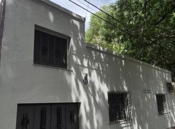 Casa · 145m² · 7 Ambientes · 1 Cochera · Casa en Echesortu - Apto Crédito - Cochera - Terraza - Patio - Parrillero