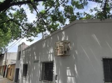 Casa · 145m² · 7 Ambientes · 1 Cochera · Casa en Echesortu - Apto Crédito - Cochera - Terraza - Patio - Parrillero