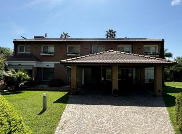 Casa · 1436m² · 8 Ambientes · 1 Cochera · Propiedad en Venta