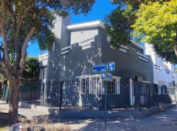 Casa · 151m² · 5 Ambientes · 2 Cocheras · Casa Esquina 3 Dorm Apta Credito - Bº Quebrada de Las Rosas