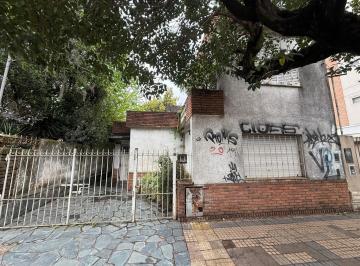 Casa · En Venta | Propiedad en Pleno Centro de Moreno (Lado Sur) de 240 m² - Se Vende La Propiedad de Al Lad