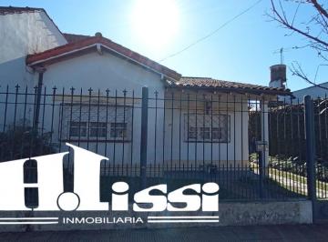 Casa · 124m² · 4 Ambientes · 4 Cocheras · Chalet en Muy Buena Ubicación