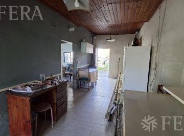Casa · 65m² · 5 Ambientes · 1 Cochera · Venta Casa Para Dos Familias con Jardín en Wilde