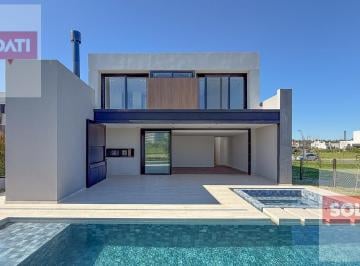 Casa · 243m² · 5 Ambientes · 2 Cocheras · Casa en Venta en Barrio Carpinchos Nordelta